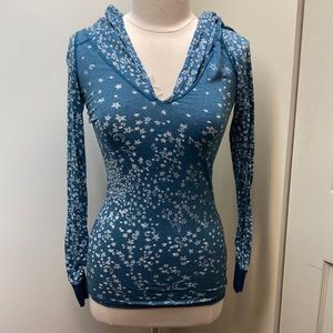 FREE PEOPLE Celestial Lt Blue Stars and Moons Fitted Lightweight Hooded Top SZ S